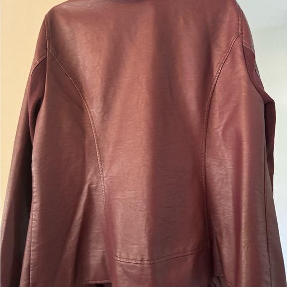 Faux leather jackets - Picture 7 of 9